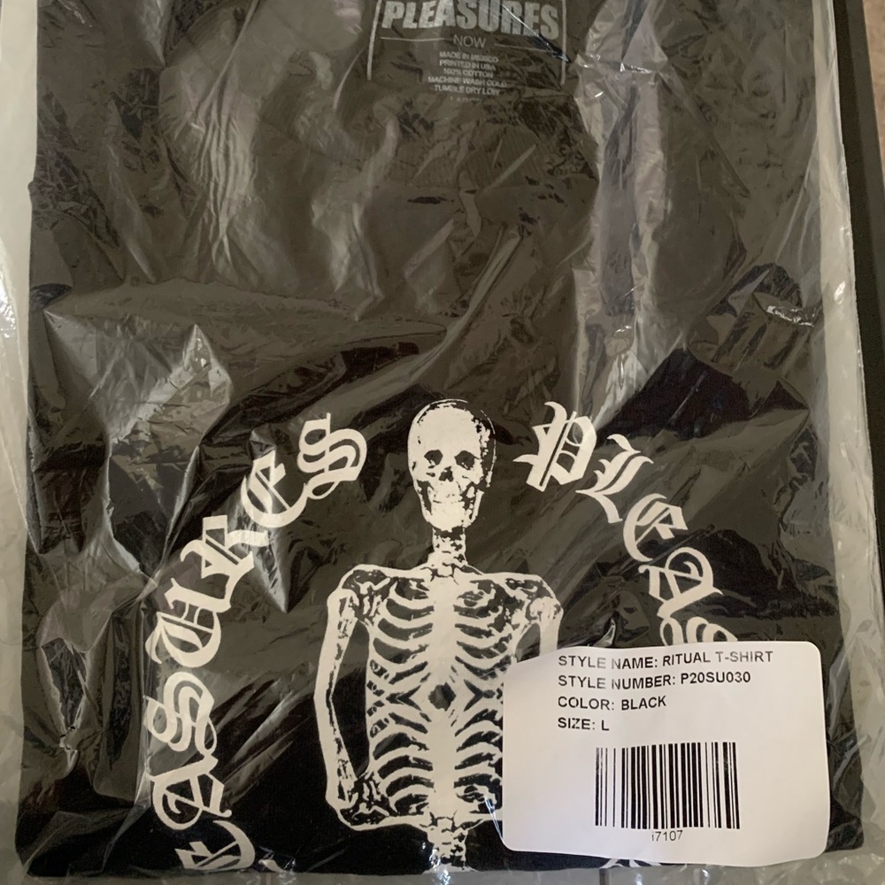 PLEASURES Ritual T Shirt Size Large - Picture 2 of 5